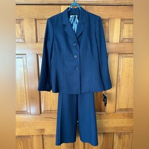 Le Suit Blue Classic Pantsuit with Wide-Leg Design